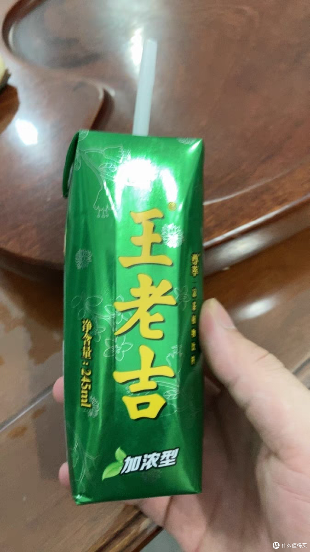 王老吉尊萃加浓型凉茶:清爽解腻,健康之选