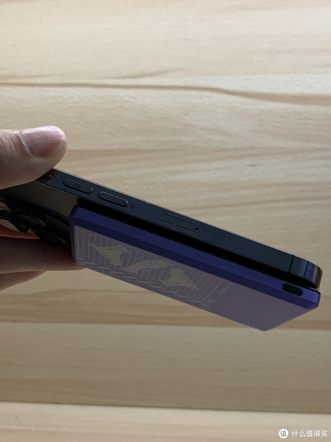 黑鲨苹果Magsafe磁吸无线充电宝测评：实用性与便捷性的完美结合