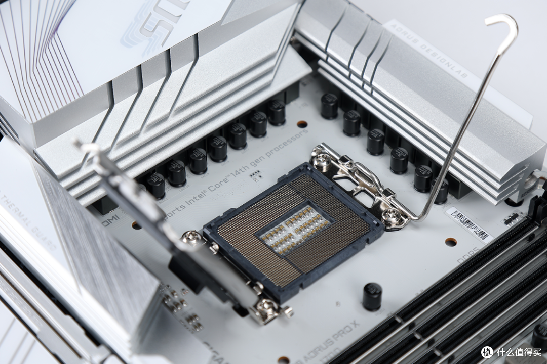 想玩8000MHz+高频DDR5内存,主板应该怎么选?技嘉Z790冰雕X主板实力推荐