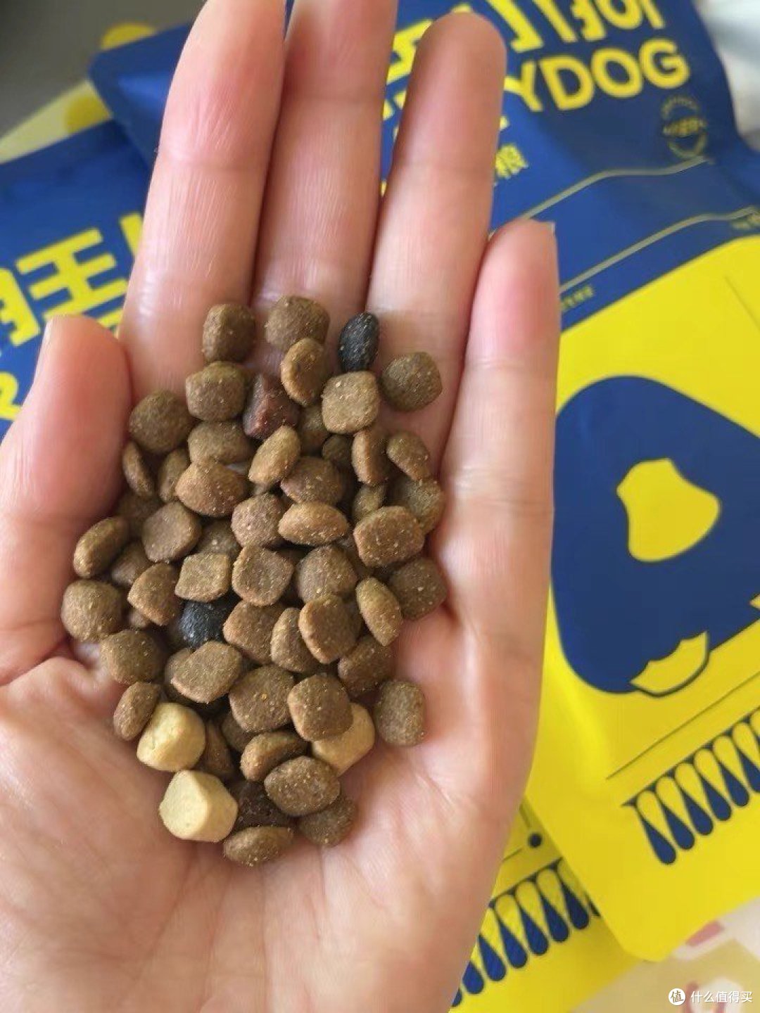 疯狂小狗的鸭肉梨冻干狗粮是一款专为宠物狗设计的食品