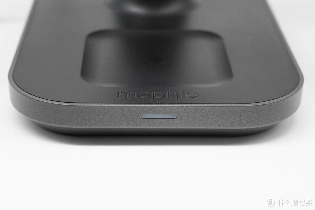 评测 mophie 三合一磁吸无线充电器：StandBy 模式，组件随心显示