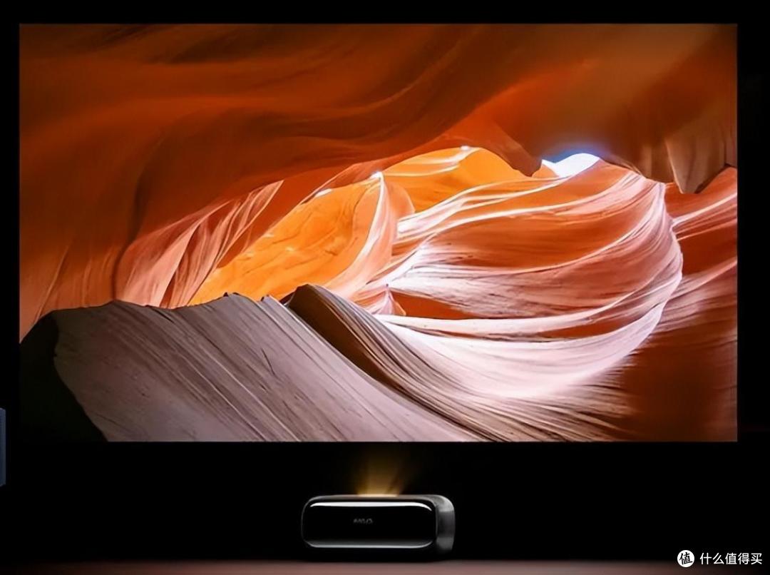 小空间也能拥有大屏幕,超短焦激光投影仪开启居家观影新篇章