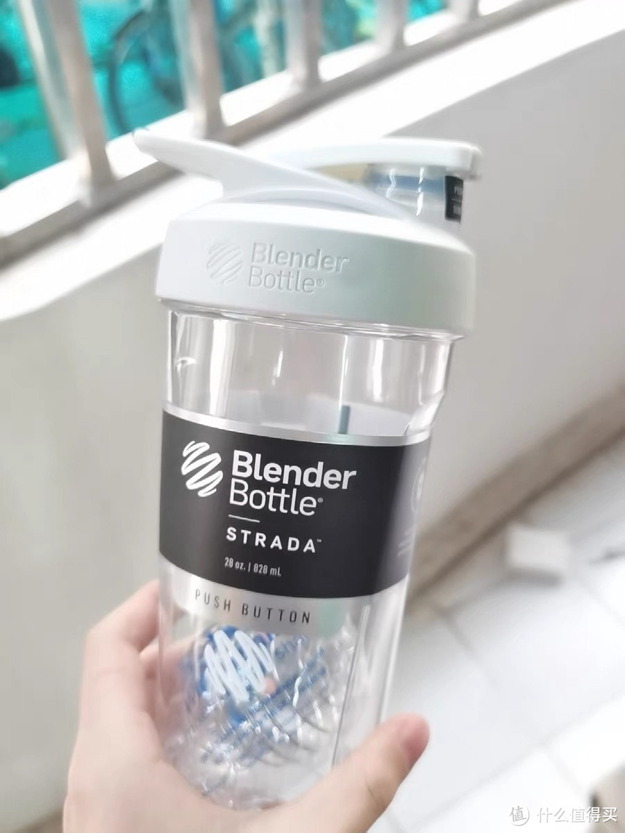 BlenderBottle摇摇杯健身水杯，是一款非常实用的健身器材