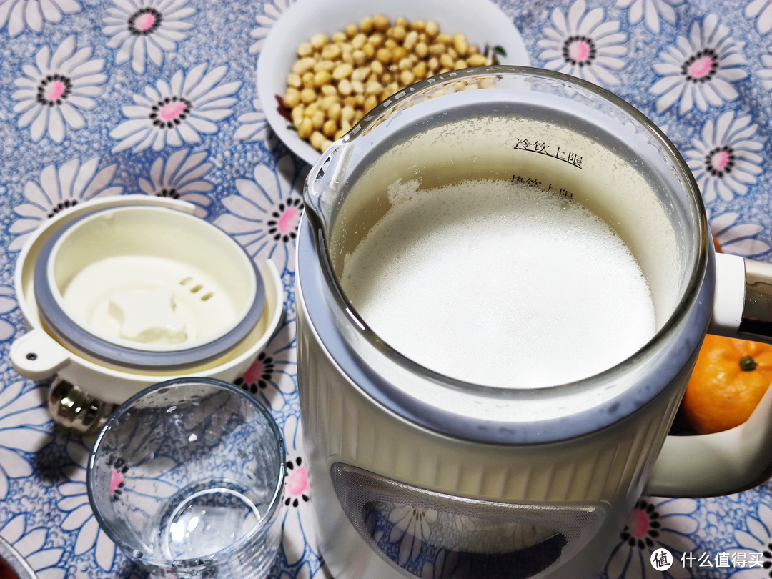 源自欧洲:奶呼呼的奔驰太空舱破壁豆浆机颜值在线、功能强大、高温杀菌，轻松实现健康豆浆自由！