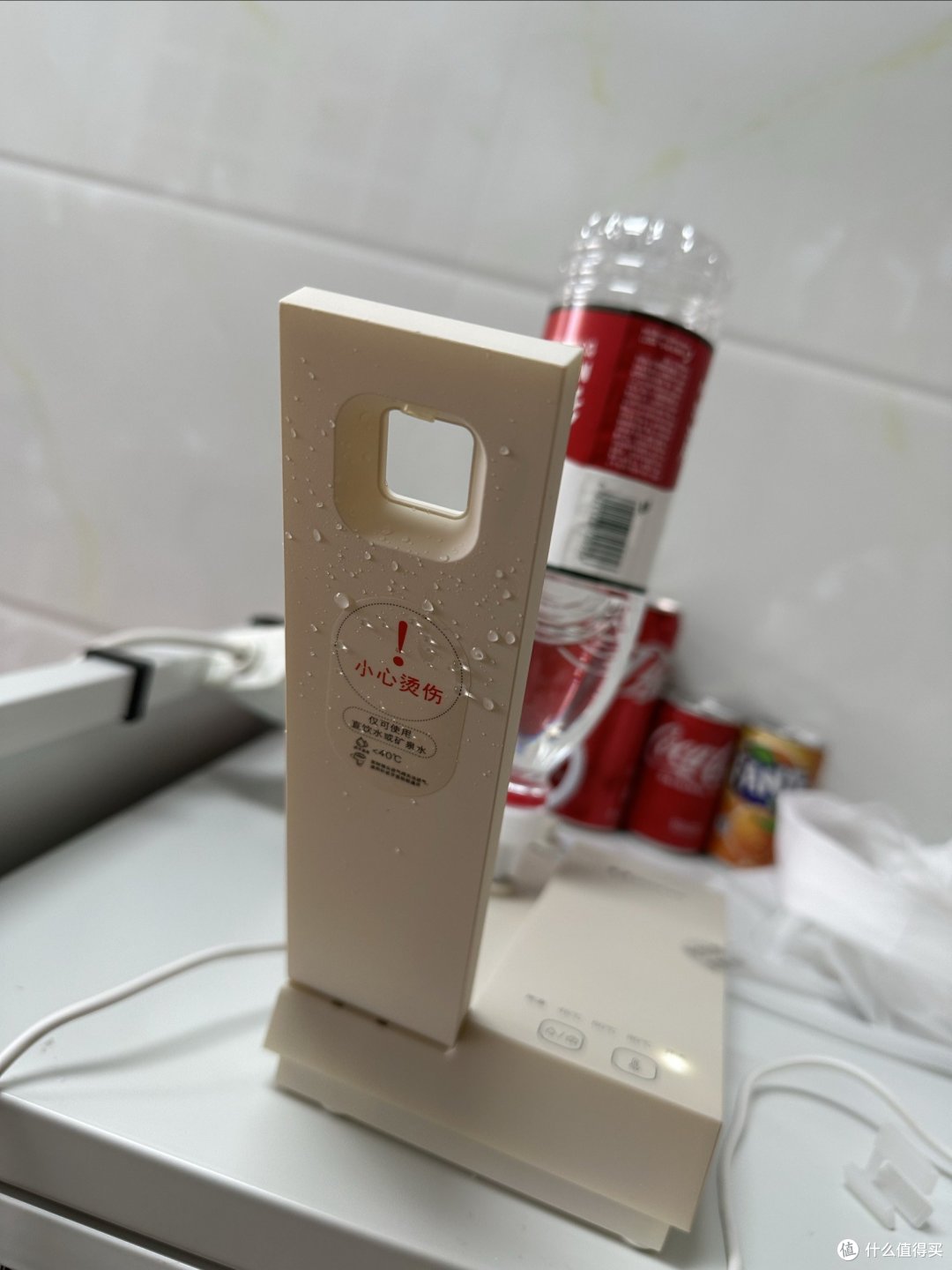 使用时45度不会飞溅，80度和开水会飞溅