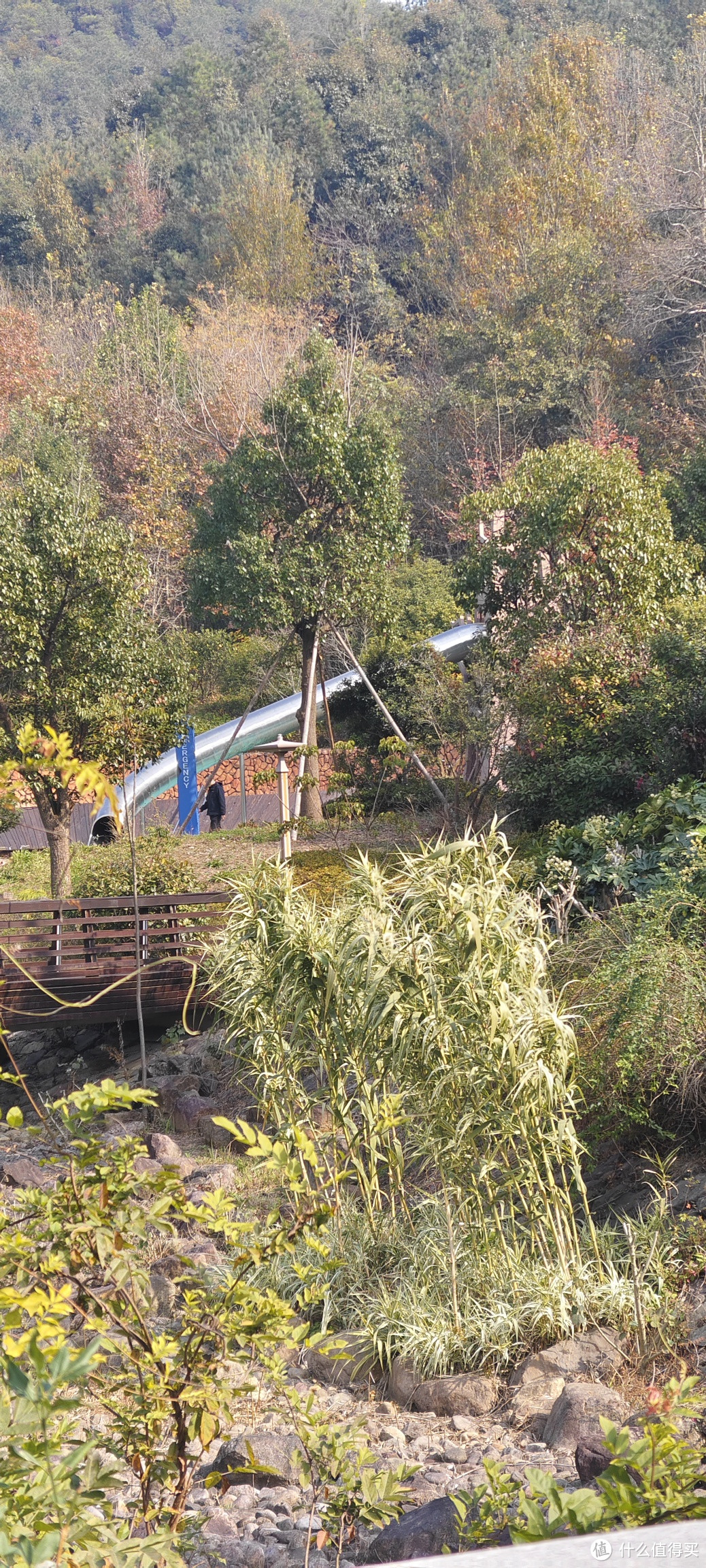 宁波东钱湖康得思酒店豪华湖景大床房/隐藏在大山里面的，湖边的庭院式四合院式的酒店住房