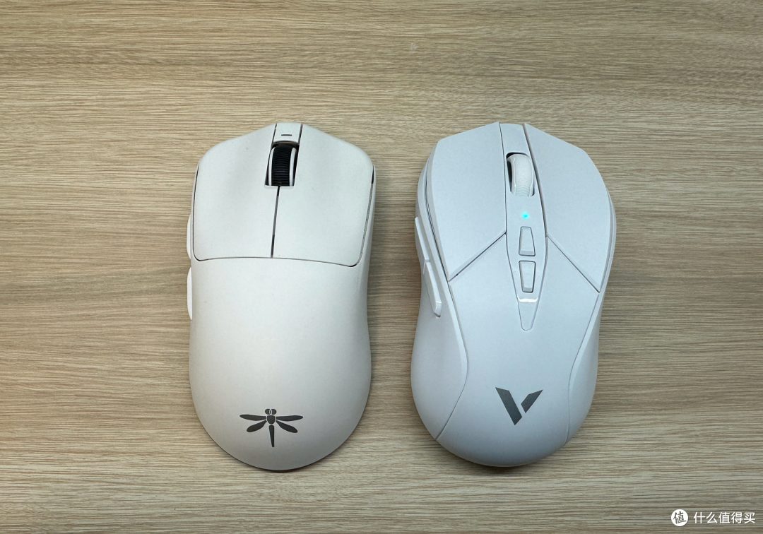 白嫖的雷柏V300SE无线游戏鼠标,居然还带磁吸底板,真香