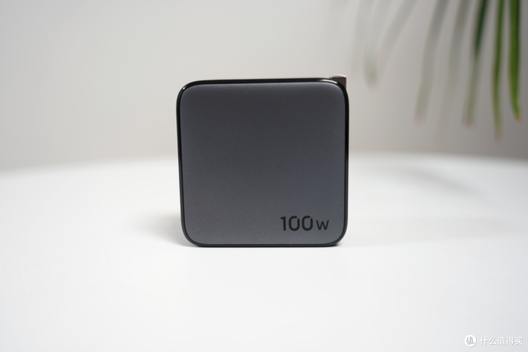 四口闪充更高效—闪充湃100W氮化镓充电器