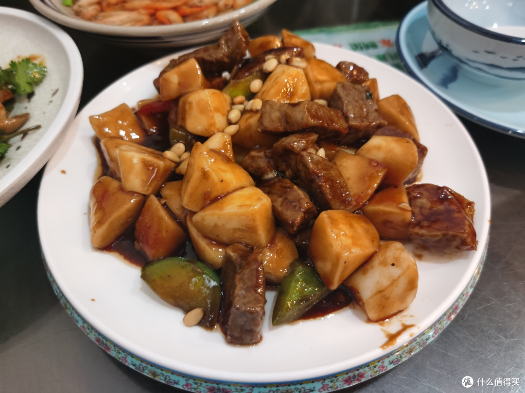 打卡特色无锡菜老牛窝里，偏甜口的香菜拌腰花，口味很特别！