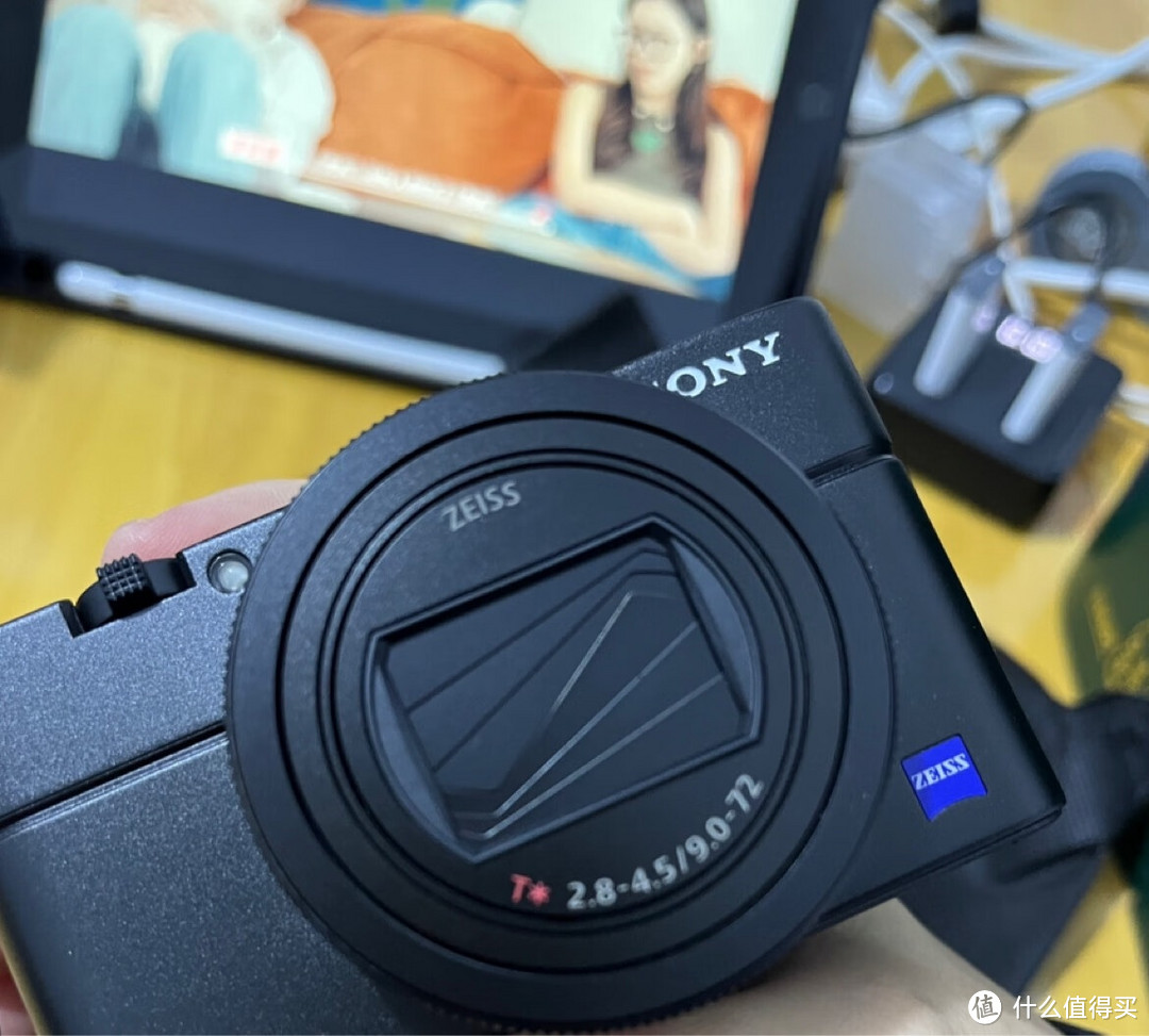 索尼DSC-RX100M7 黑卡数码相机——精湛画质与便捷操作的完美融合
