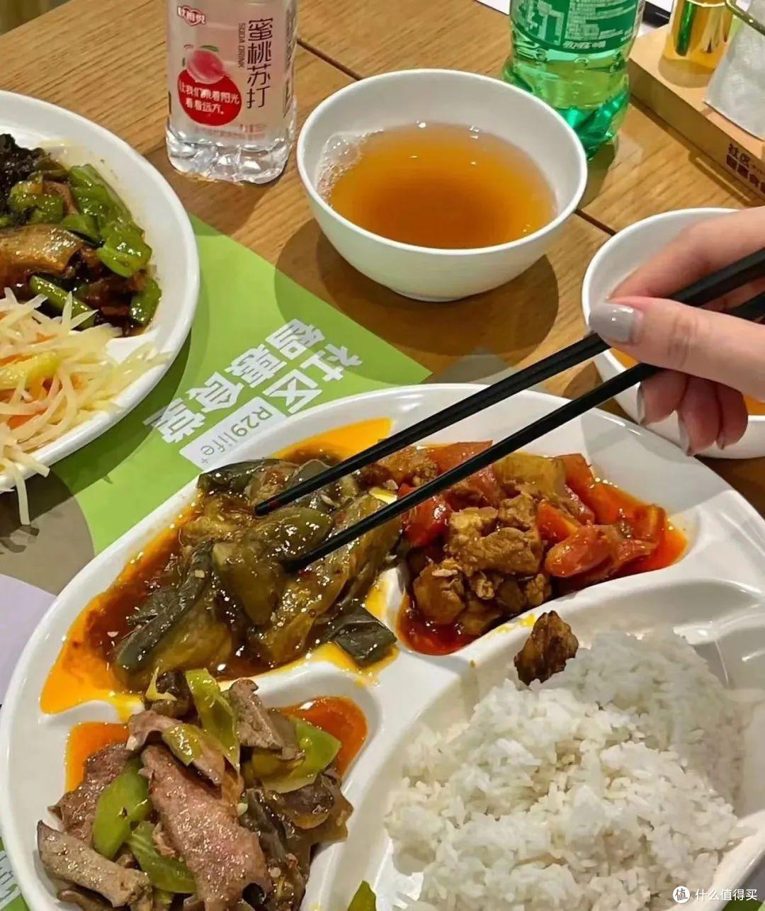 “老少通吃”的社区食堂,正在悄悄消失?