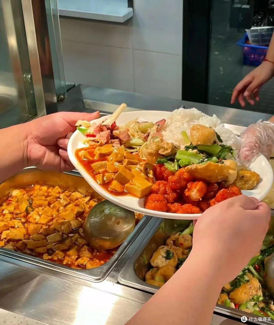 “老少通吃”的社区食堂,正在悄悄消失?