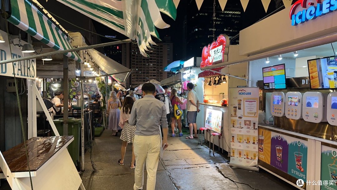 夜市统一的商铺很整齐