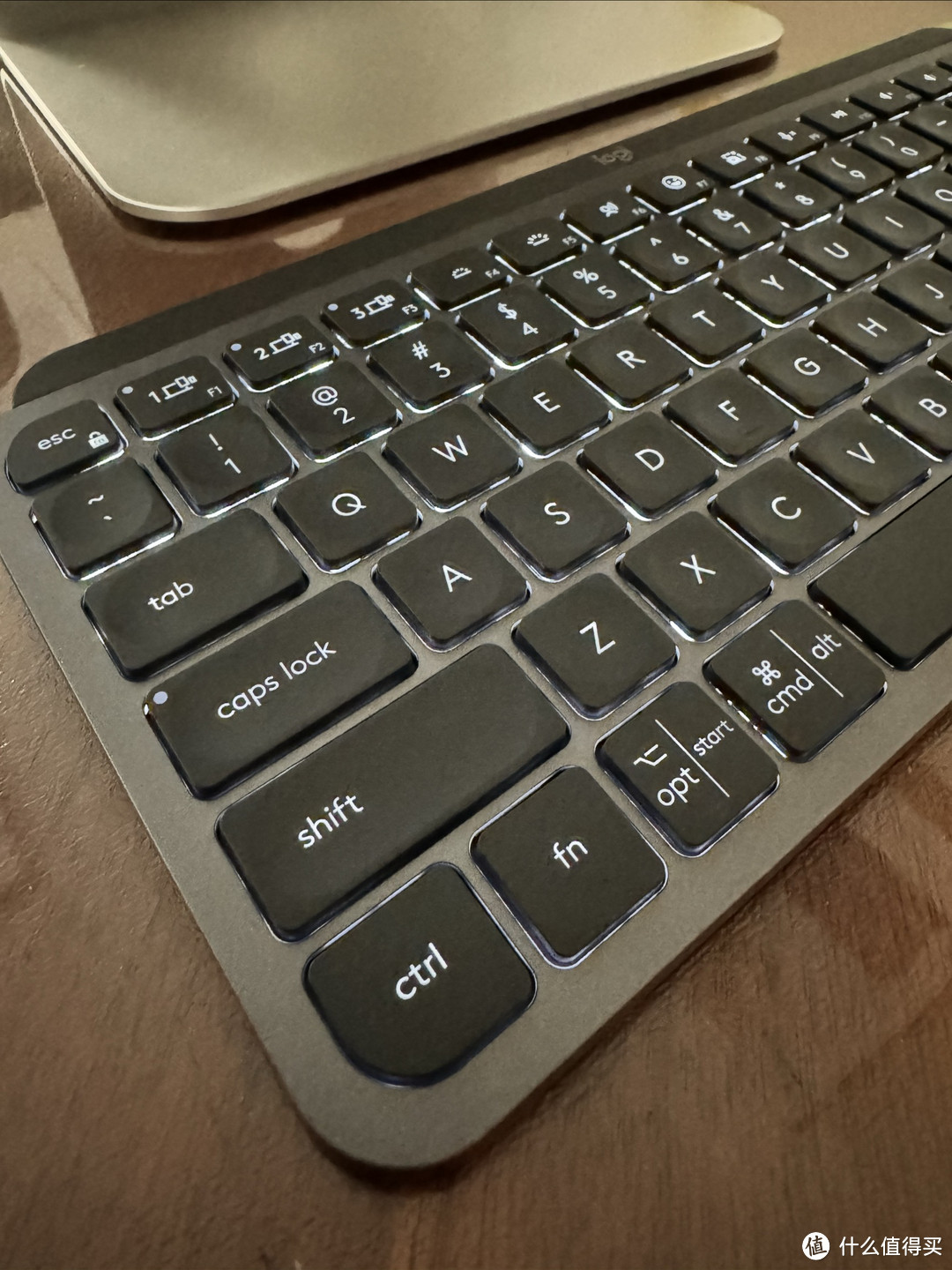 罗技键盘：让你的生活更加高效，轻松拥有良好的打字体验！
