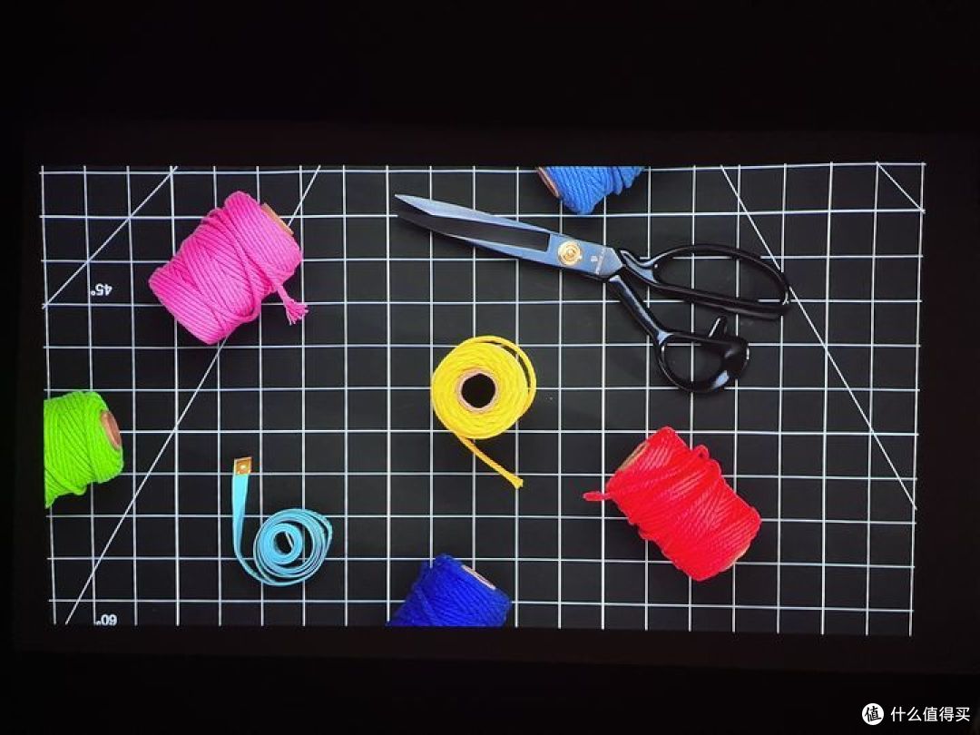 超短焦投影仪哪款好？极米M1超短焦投影仪值得入手吗？极米超短焦艺术投影M1测评分享~