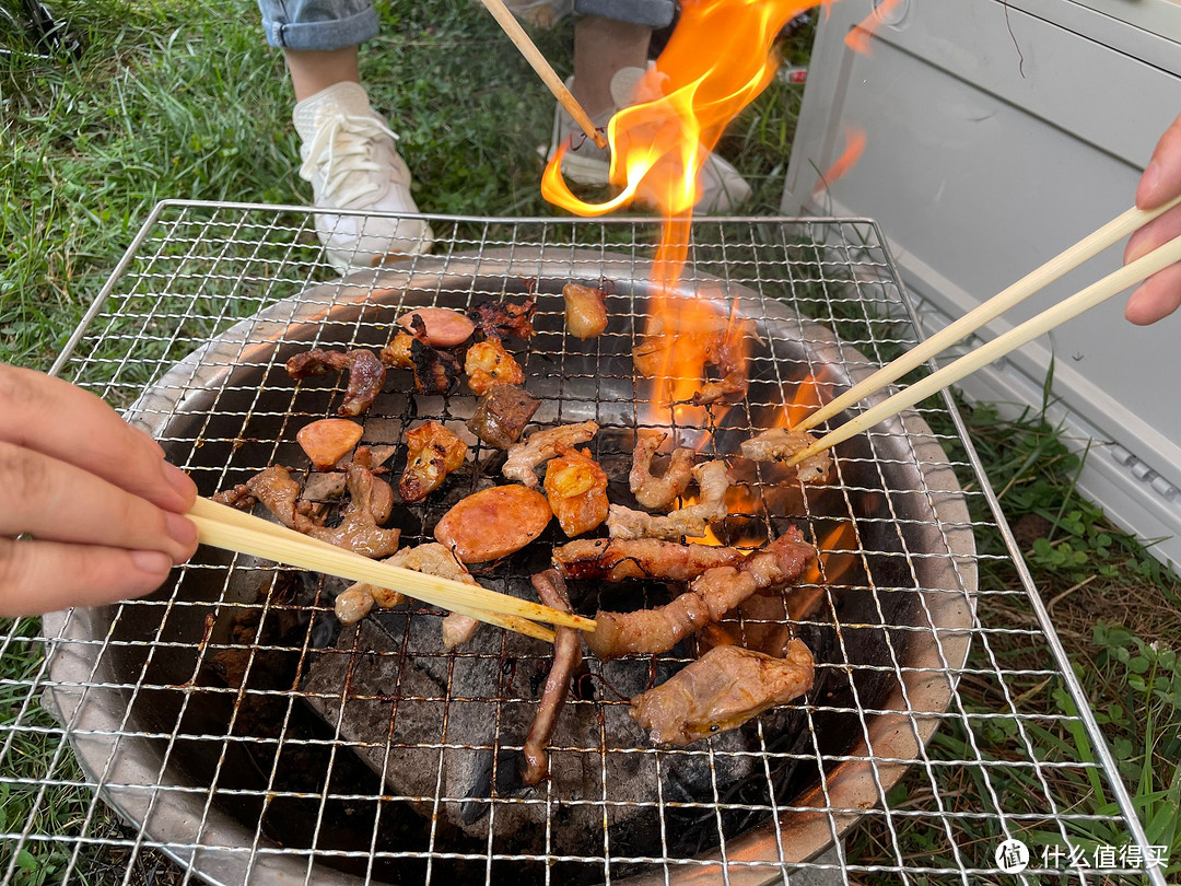 户外聚趴吃香香！一个炉子搞定炭烤、火锅、煎炸、围炉煮茶！带上奔驰聚趴炉，让味蕾奔涌吧！