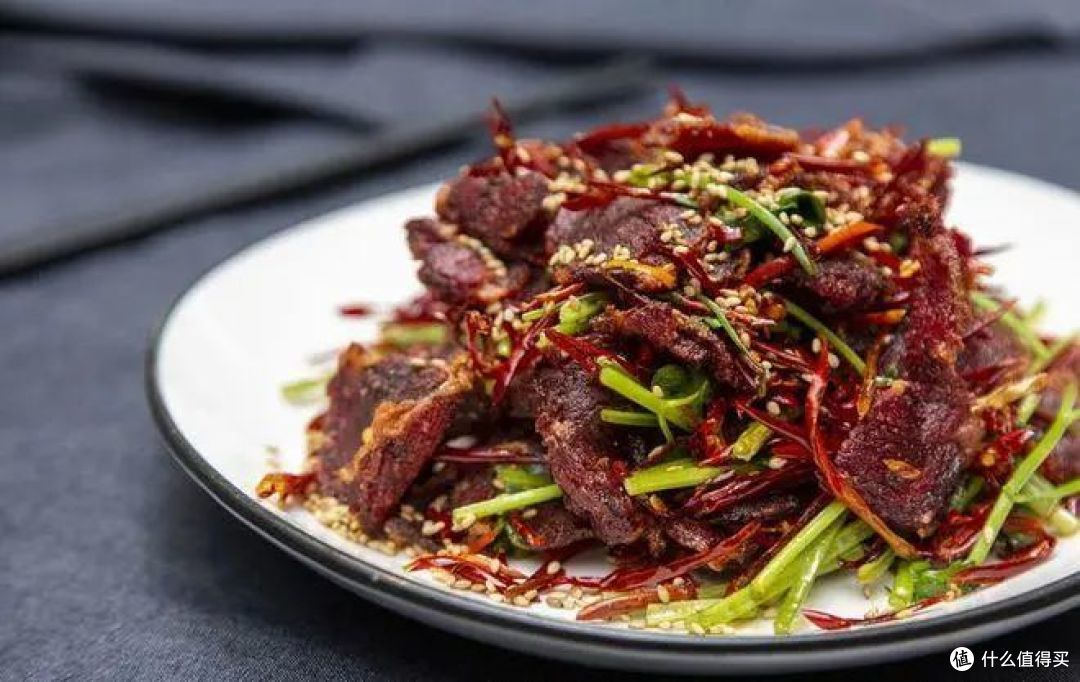牛肉用热水焯水还是冷水焯水？