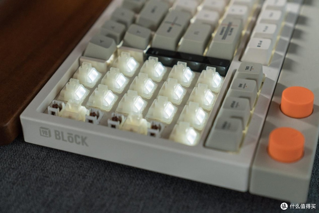 lQUNIX自研璞玉轴,直冲轴体天梯榜二,沉迷HIFI码字快感