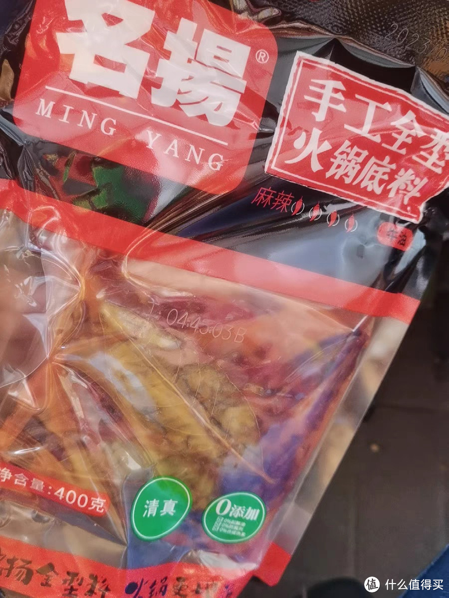 「火锅底料购买指南」:选择正确品牌和口味的底料，让你的火锅更加美味！