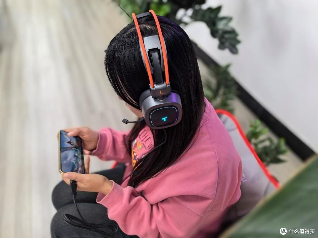 这个冬季就佩戴高颜值头戴电竞游戏耳机唐麦H28