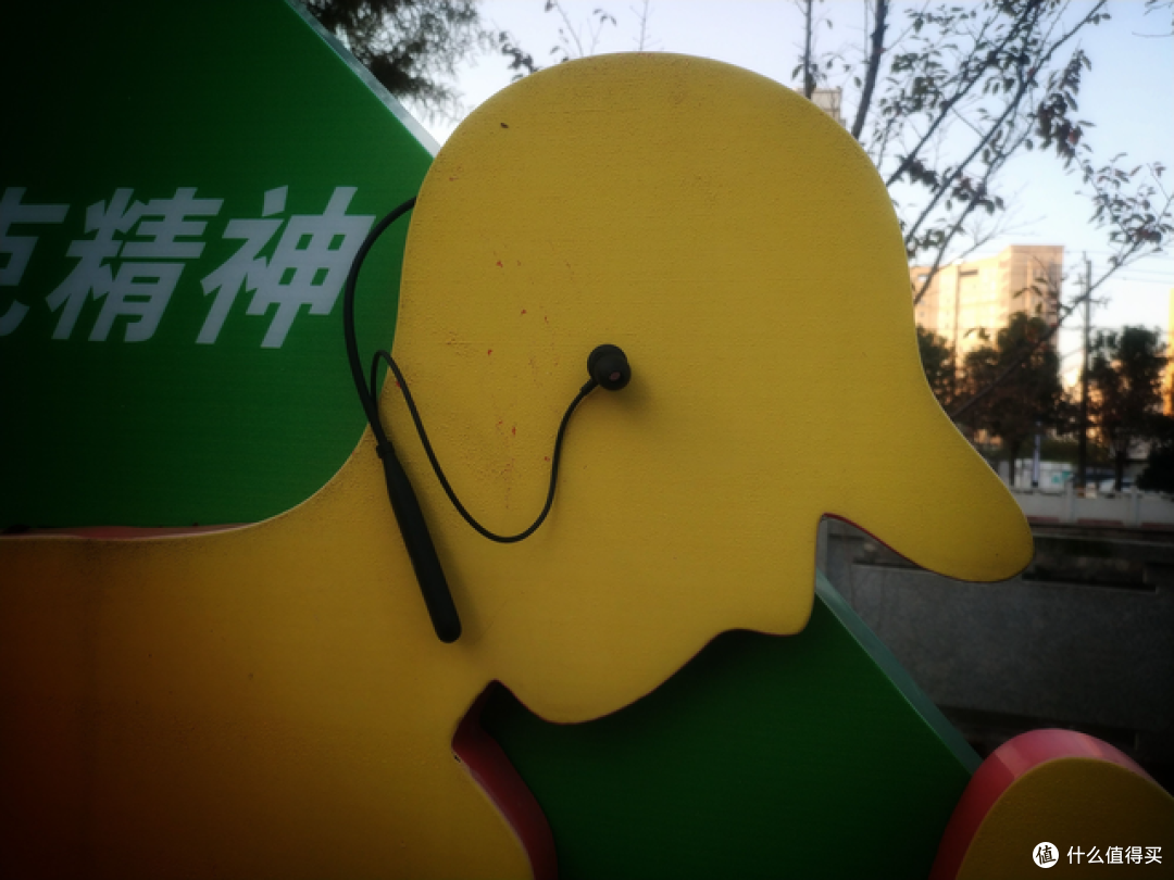 清风玉笛，款款深情：竹林鸟玉笛E100无线蓝牙挂颈耳机