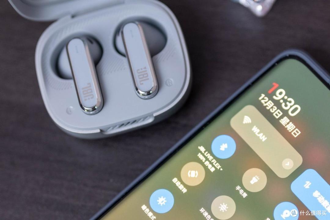 完美平替AirPods 3?半入耳式另一个最优解,JBL LIVE FLEX体验报告