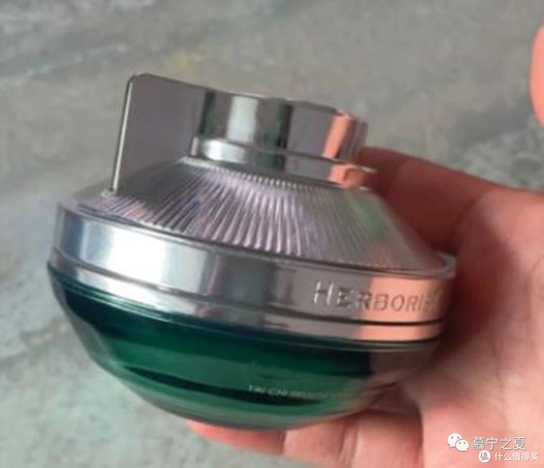 如何嘭弹饱满脸部肌肤?推荐3款温和且性价比高的大牌抗老面霜