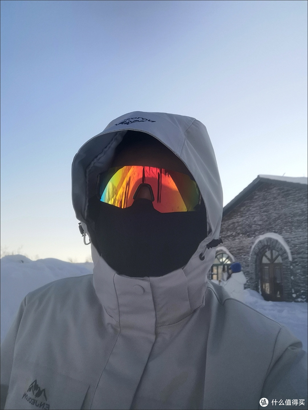 滑雪迷的必备装备：高清晰护目镜