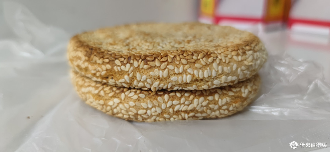 如果你没有吃过麻饼,建议你一定要买来尝试一下!因为,他真的非常好吃!