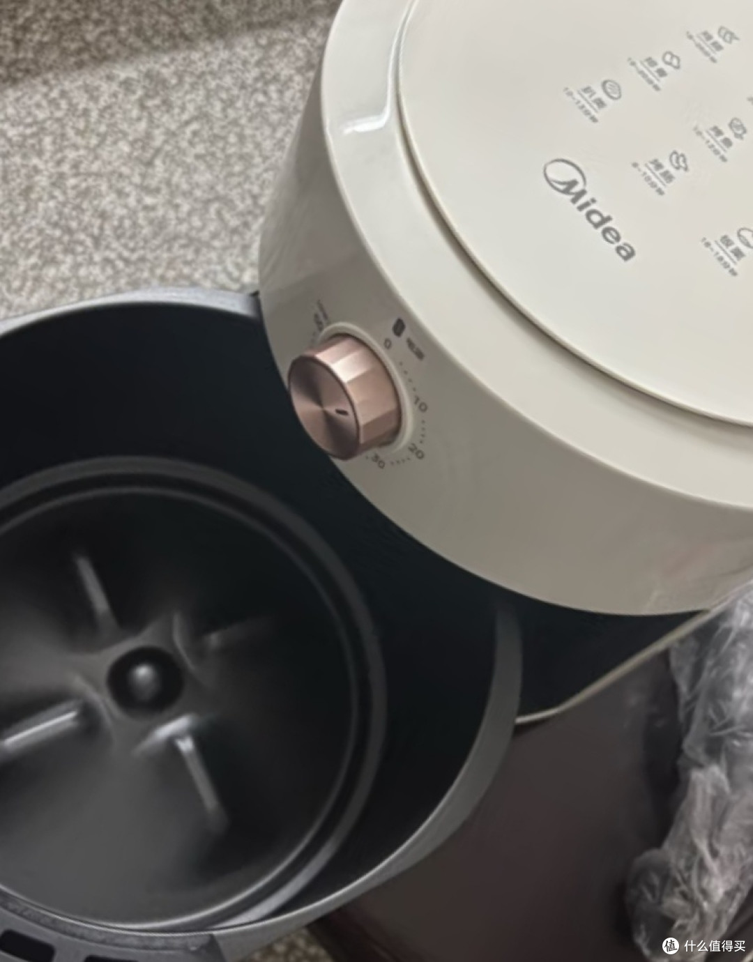 美的(Midea)空气炸锅 免翻面 家用大容量 4.7L 炸烤箱一体 精准控温 不沾易洗 不用翻面