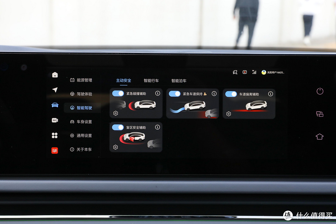 对标奔驰E级、宝马5系、奥迪A6L的岚图追光PHEV,有哪些优缺点?