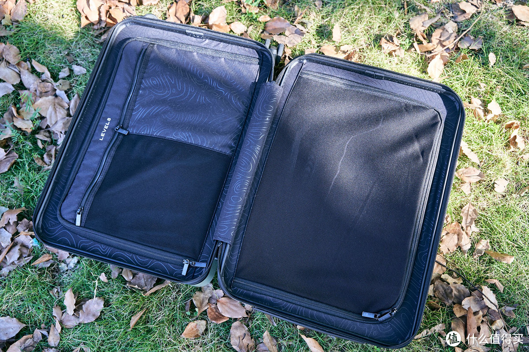 颜值超高的差旅伙伴，地平线8号天生多面系列行李箱很能“装”