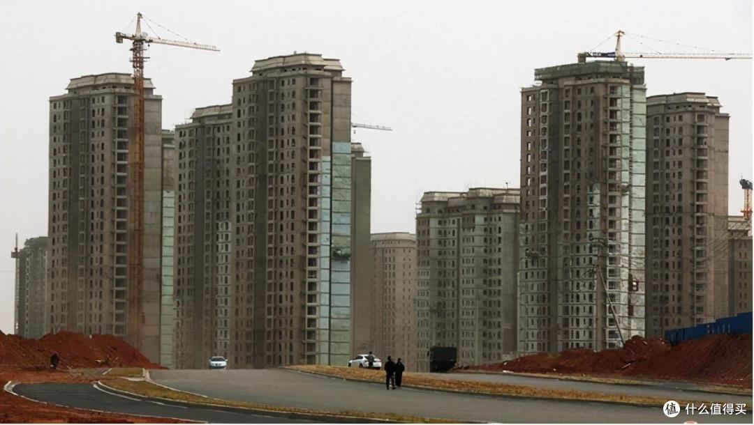 楼市迎来“断崖式下跌”?形势或走向2个极端,老百姓早做准备