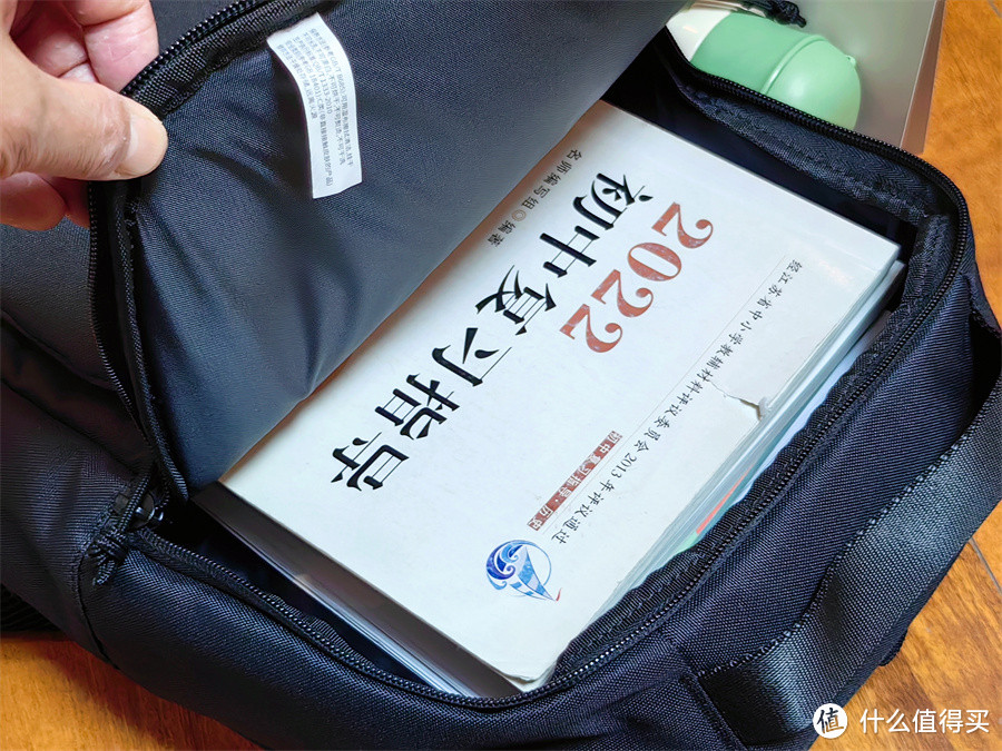 错过再等一年,快上车,被苹果认定的INCASE Facet双肩电脑包,能装又减力,目前好价
