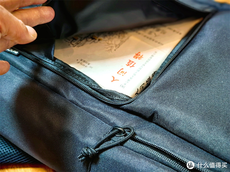 错过再等一年,快上车,被苹果认定的INCASE Facet双肩电脑包,能装又减力,目前好价
