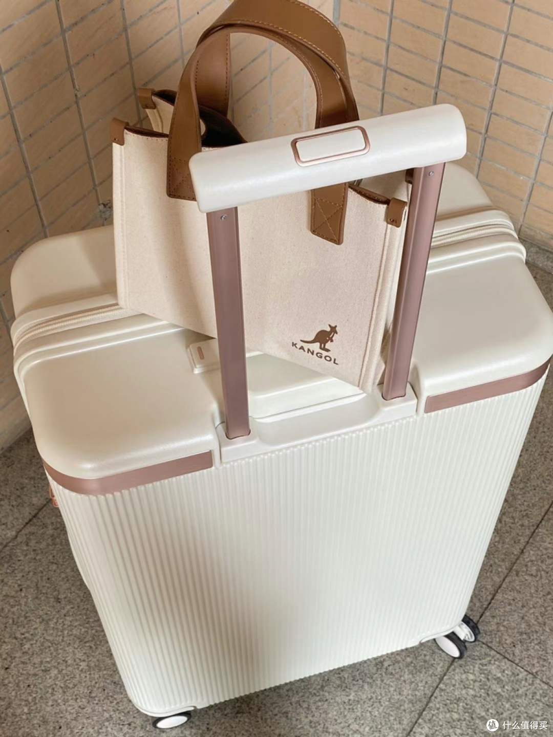 爱可乐Echolac绝美奶白玫瑰金行李箱,开启你的时尚之旅