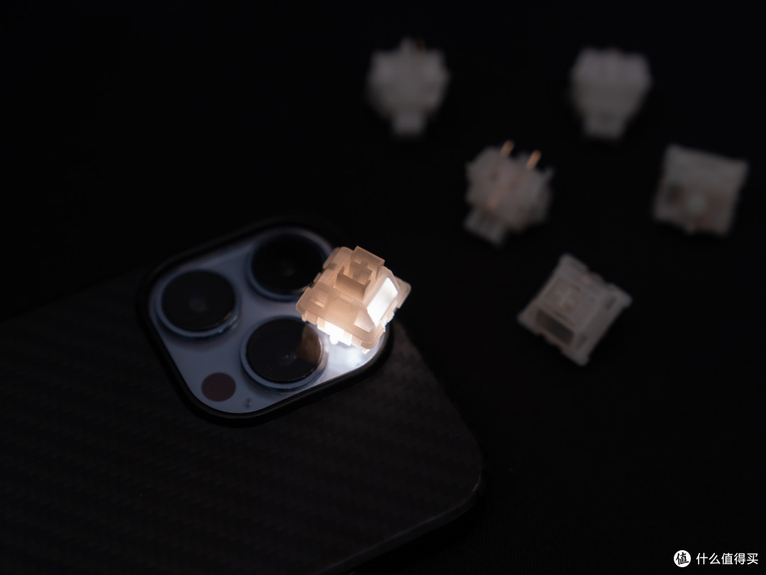 既要顺滑又要静音还要灯效,轴体天梯榜二IQUNIX 璞玉轴了解一下?