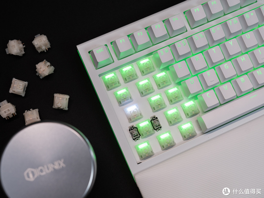 既要顺滑又要静音还要灯效,轴体天梯榜二IQUNIX 璞玉轴了解一下?