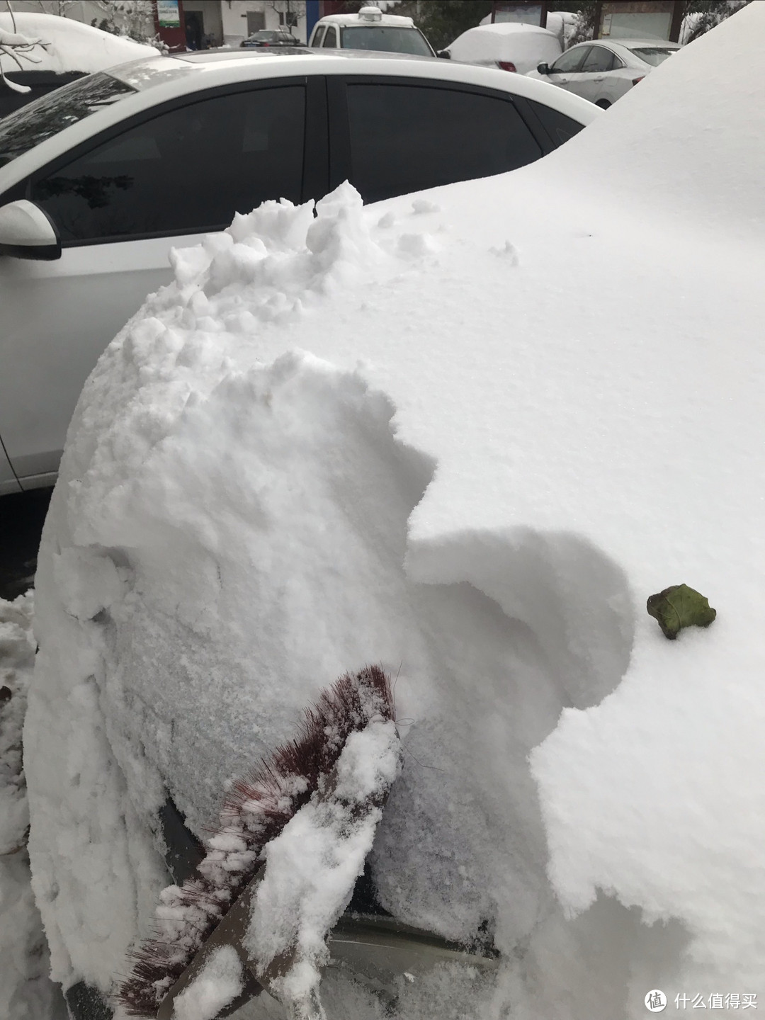 冬天清扫车辆积雪注意事项