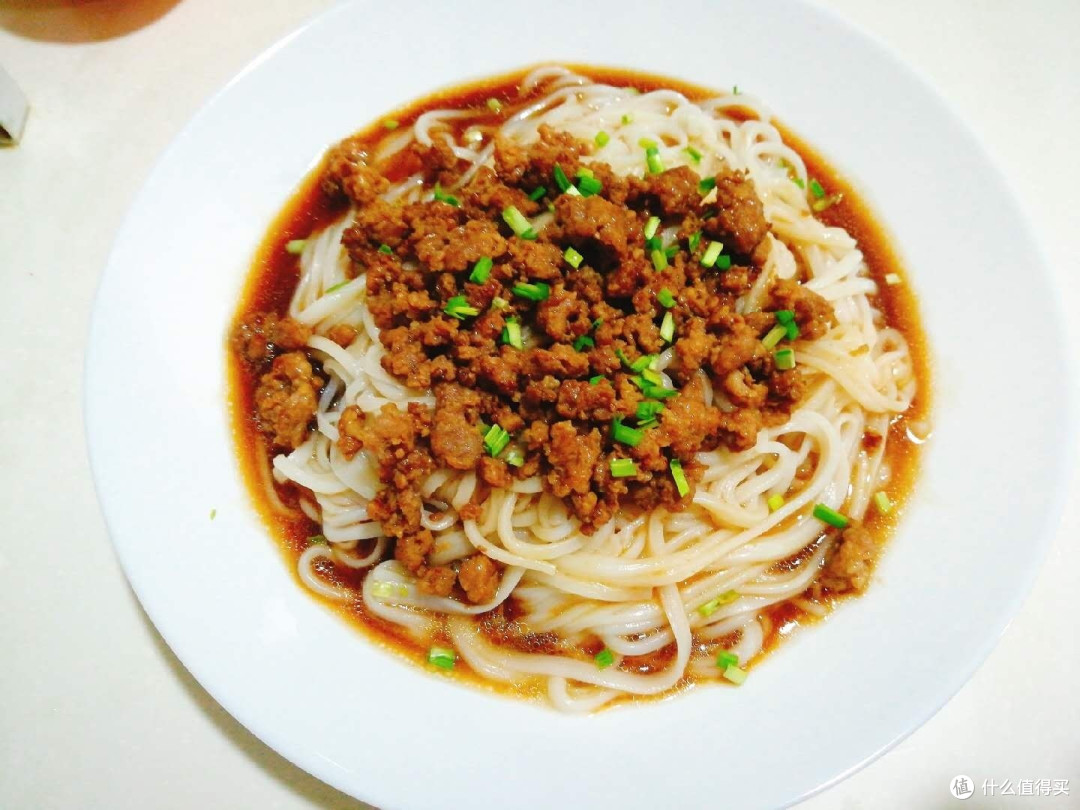 简单易学的肉酱面,让你的味蕾在深夜中狂舞!