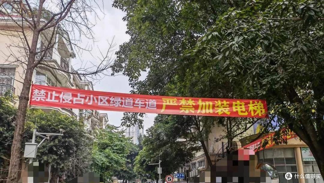 当初坚持要加装电梯的老小区业主，现在都后悔了，5大原因很现实