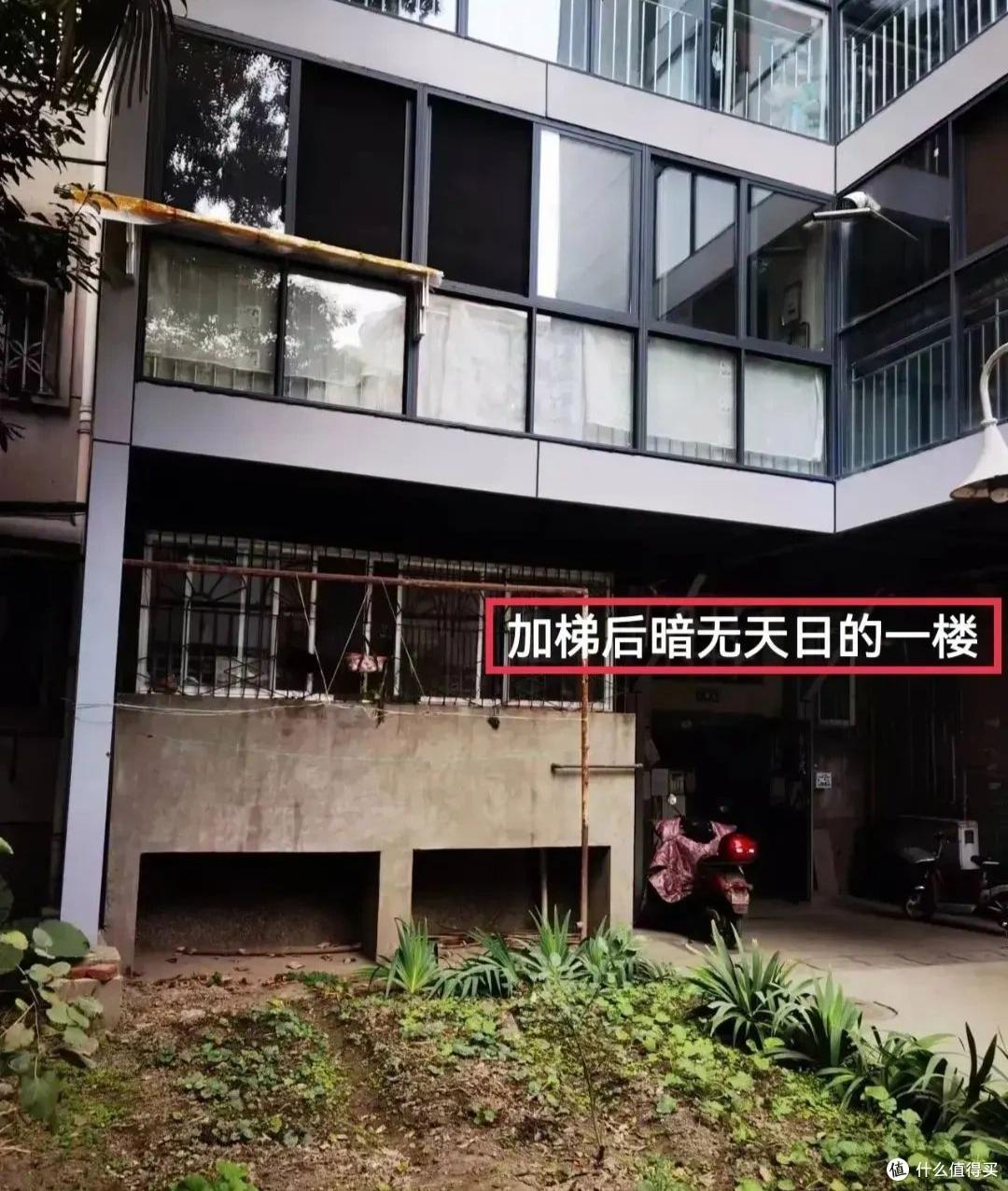 当初坚持要加装电梯的老小区业主，现在都后悔了，5大原因很现实