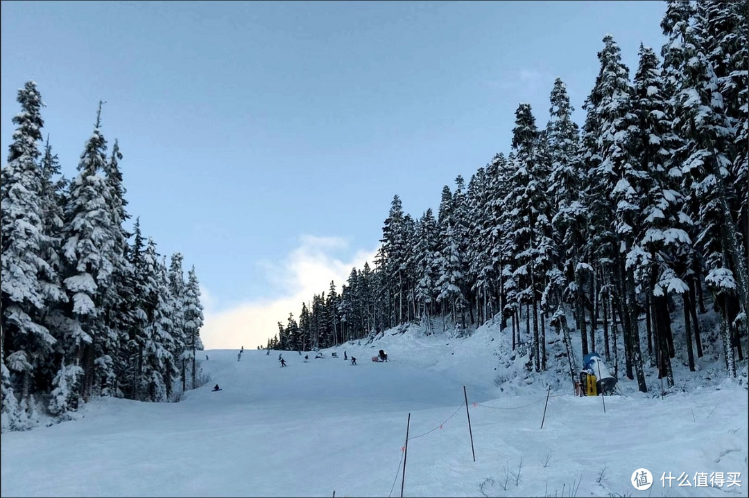 【探索极致滑雪体验】Eastinear滑雪头盔，为你的安全保驾护航！