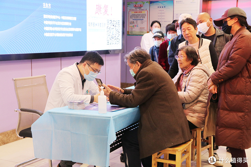 南京明州康复医院举办“植物人”康复义诊活动