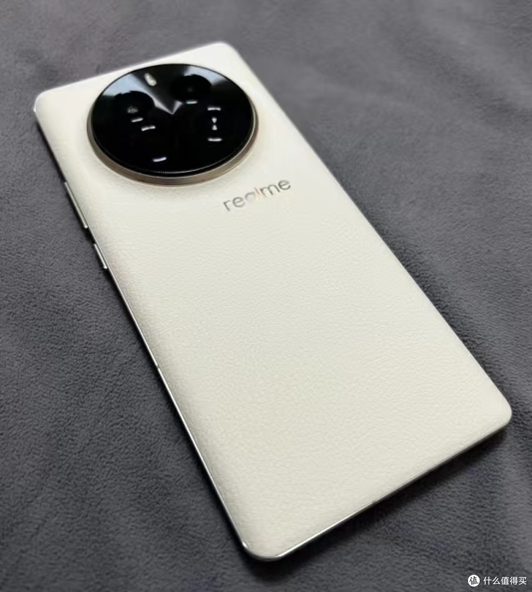 如何评价真我GT5 Pro新手机?对比其他8Gen3手机它有什么特色?