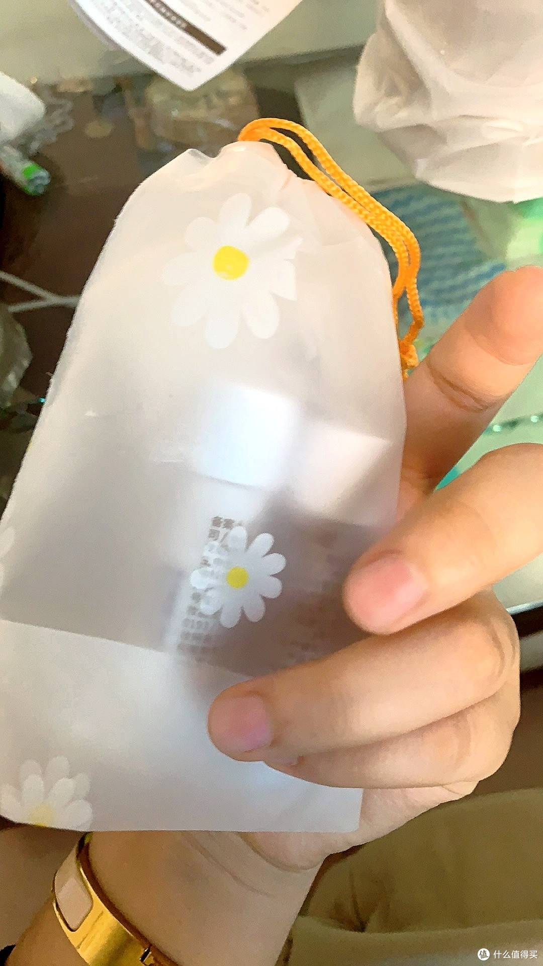 儒意山茶花水乳:保湿控油效果惊人,让你摆脱皮肤干燥!