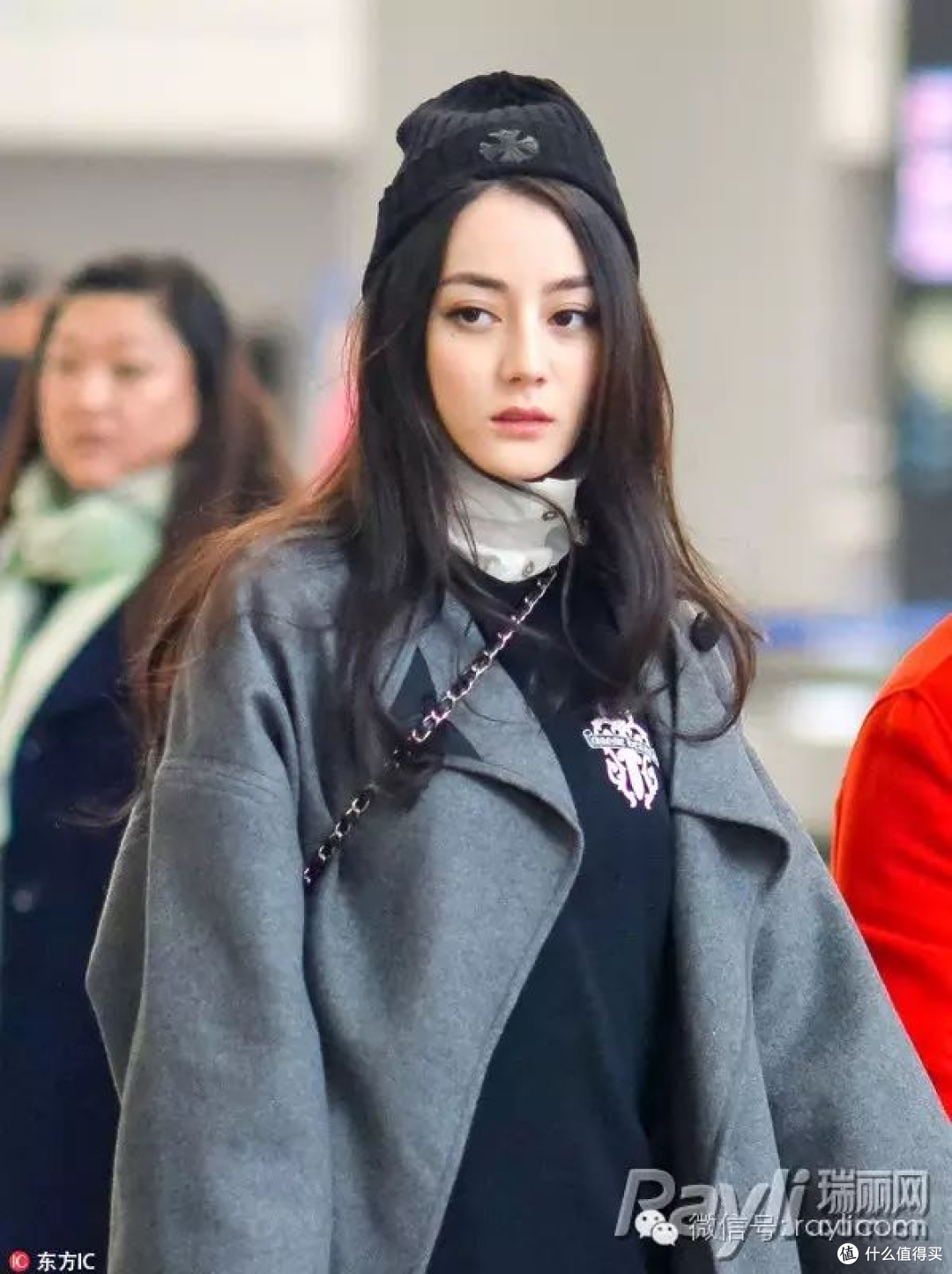 "滑雪帽:冰天雪地中的时尚与安全之选"