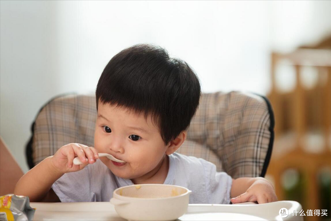 宝宝多大可以吃大人的饭菜？儿科医生提醒：不能早于这个时间