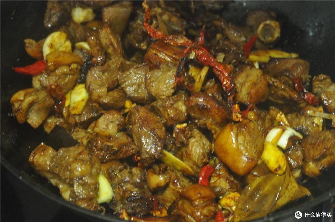 做羊肉火锅,别直接下锅!多加这“1步”,汤浓肉香,鲜嫩无腥味