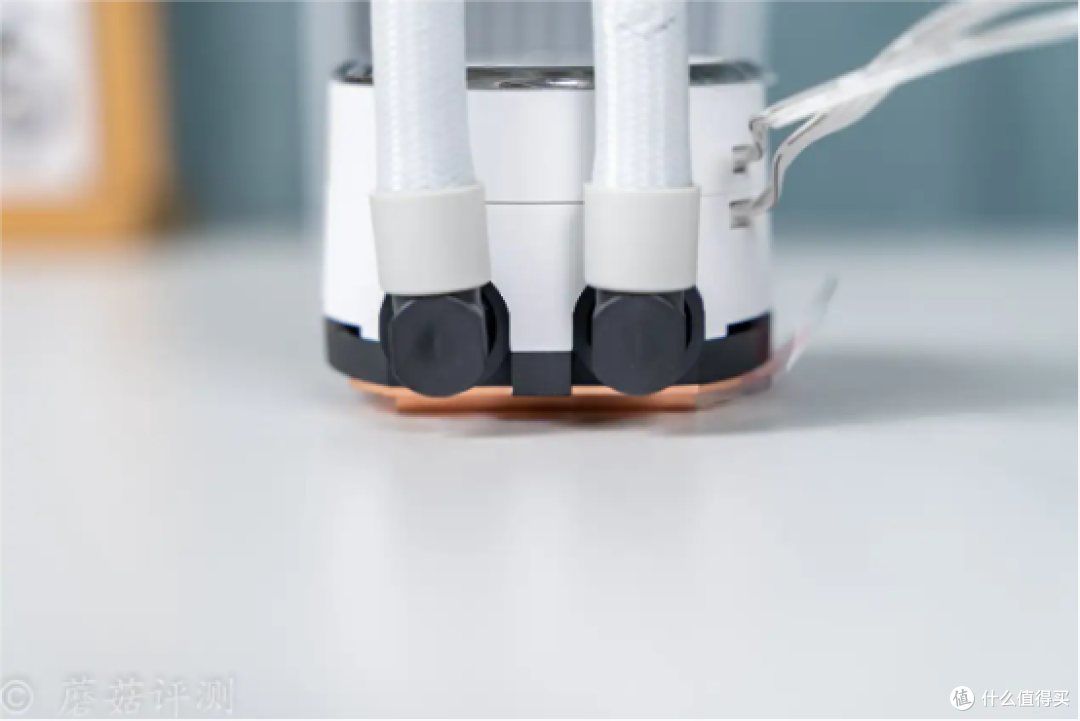 颜艺双修,轻松按压两代i7处理器,微星寒冰E360白色限定360一体水冷 评测